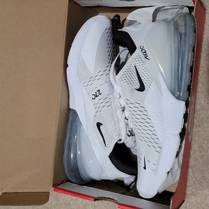 Size 10 white and black with soft bubble heel nike air max